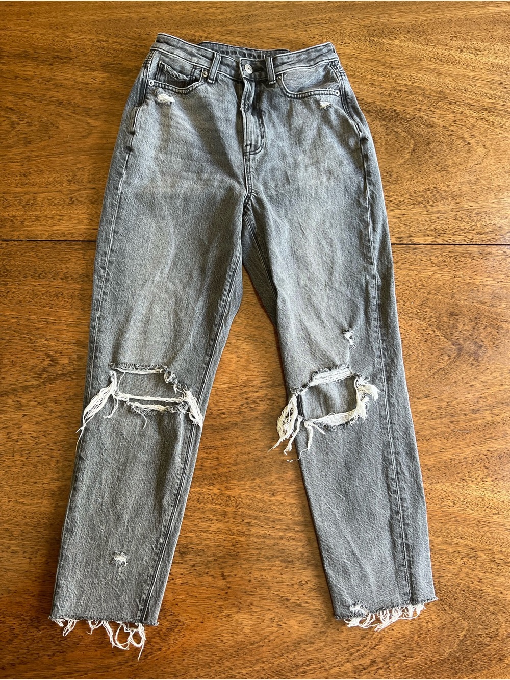 American Eagle Highest Rise Mom Jeans Size 2 Gray Black Distressed Raw Hem